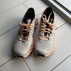 Women’s On Cloud X in Silver/Almond